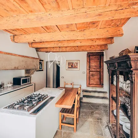 펜션 Casa Lierna 11 *
