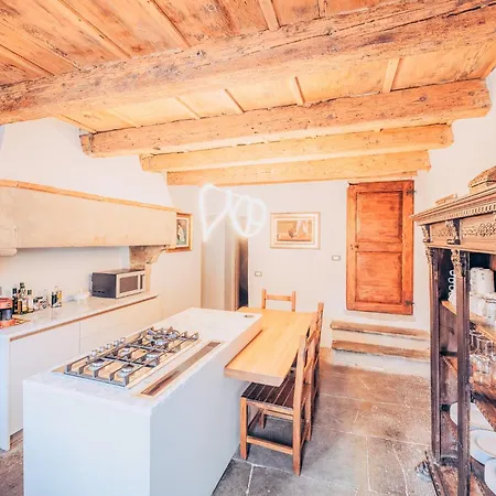 펜션 Casa Lierna 11 *